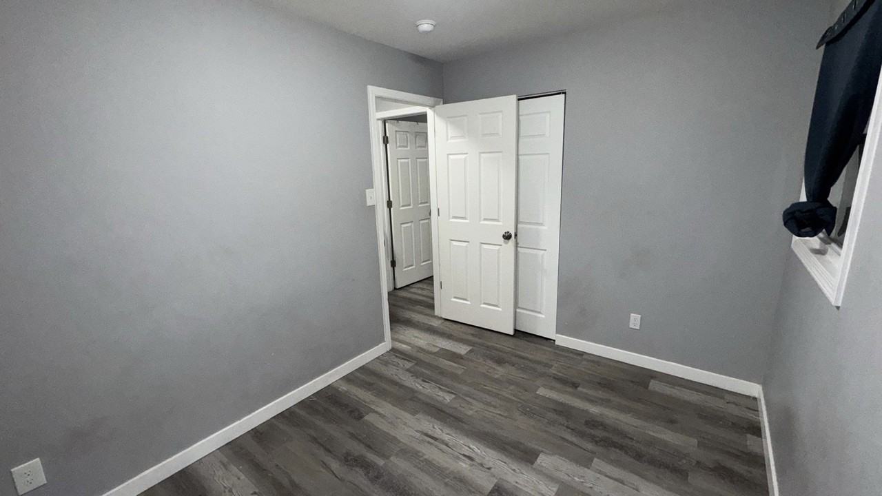 93 E Elmwood Dr - Photo 3 of 5