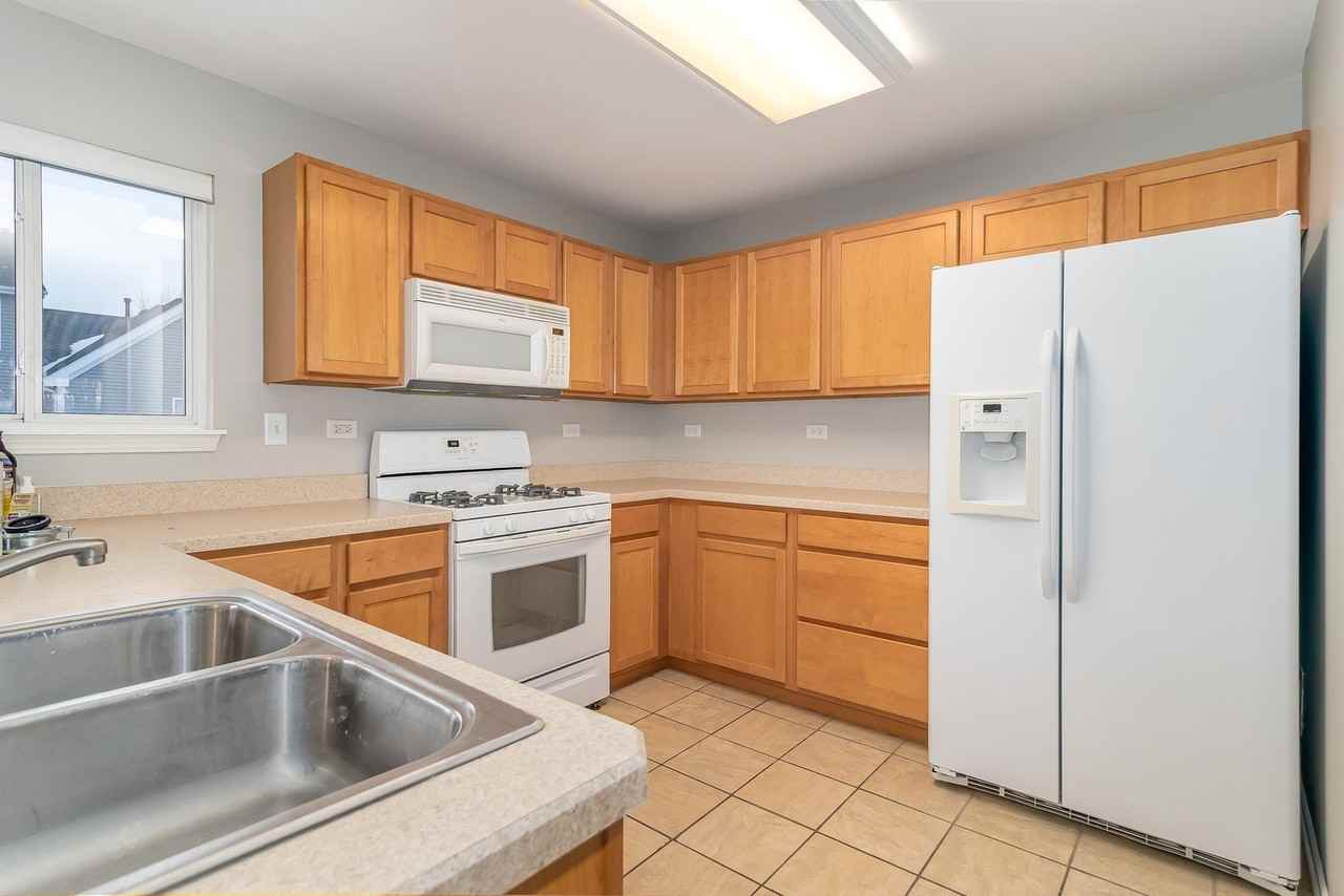 520 Lincoln Station Dr - Photo 6 of 23