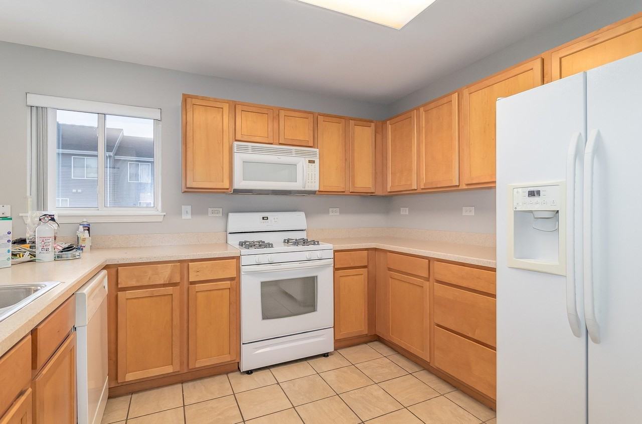 520 Lincoln Station Dr - Photo 7 of 23