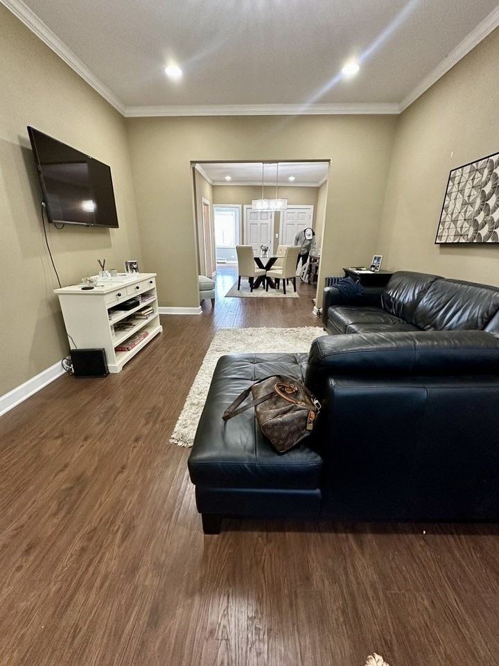 3619 S Rockwell St - Photo 2 of 11