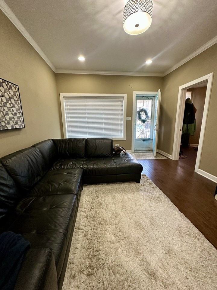 3619 S Rockwell St - Photo 3 of 11