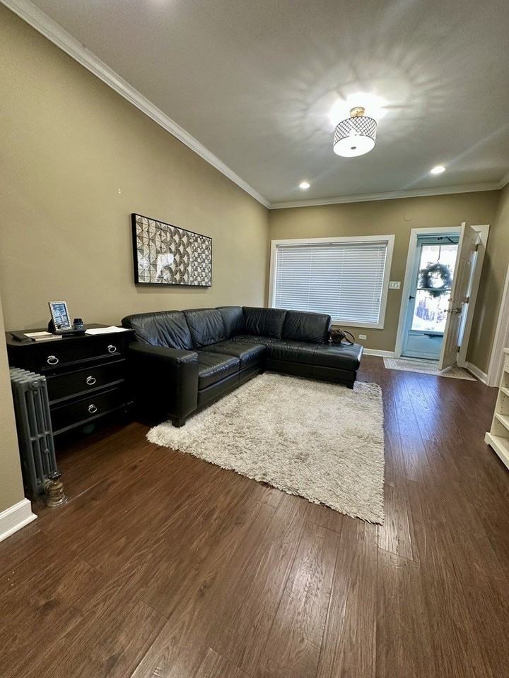 3619 S Rockwell St - Photo 4 of 11