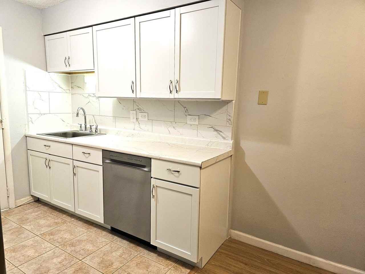 9870 Cordoba Ct Apt 2b #2B - Photo 5 of 11