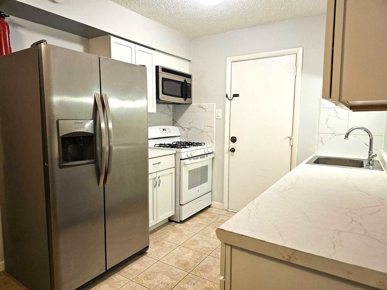 9870 Cordoba Ct Apt 2b #2B - Photo 6 of 11