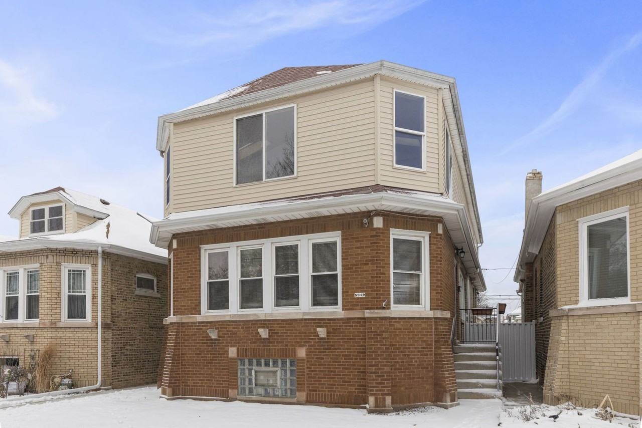 5910 W Roscoe St Unit 1 #1 - Photo 2 of 20