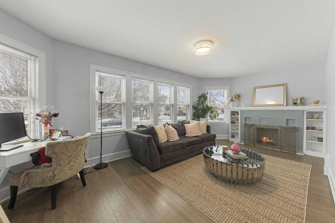 5910 W Roscoe St Unit 1 #1 - Photo 4 of 20