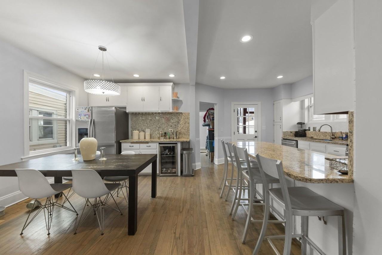 5910 W Roscoe St Unit 1 #1 - Photo 5 of 20