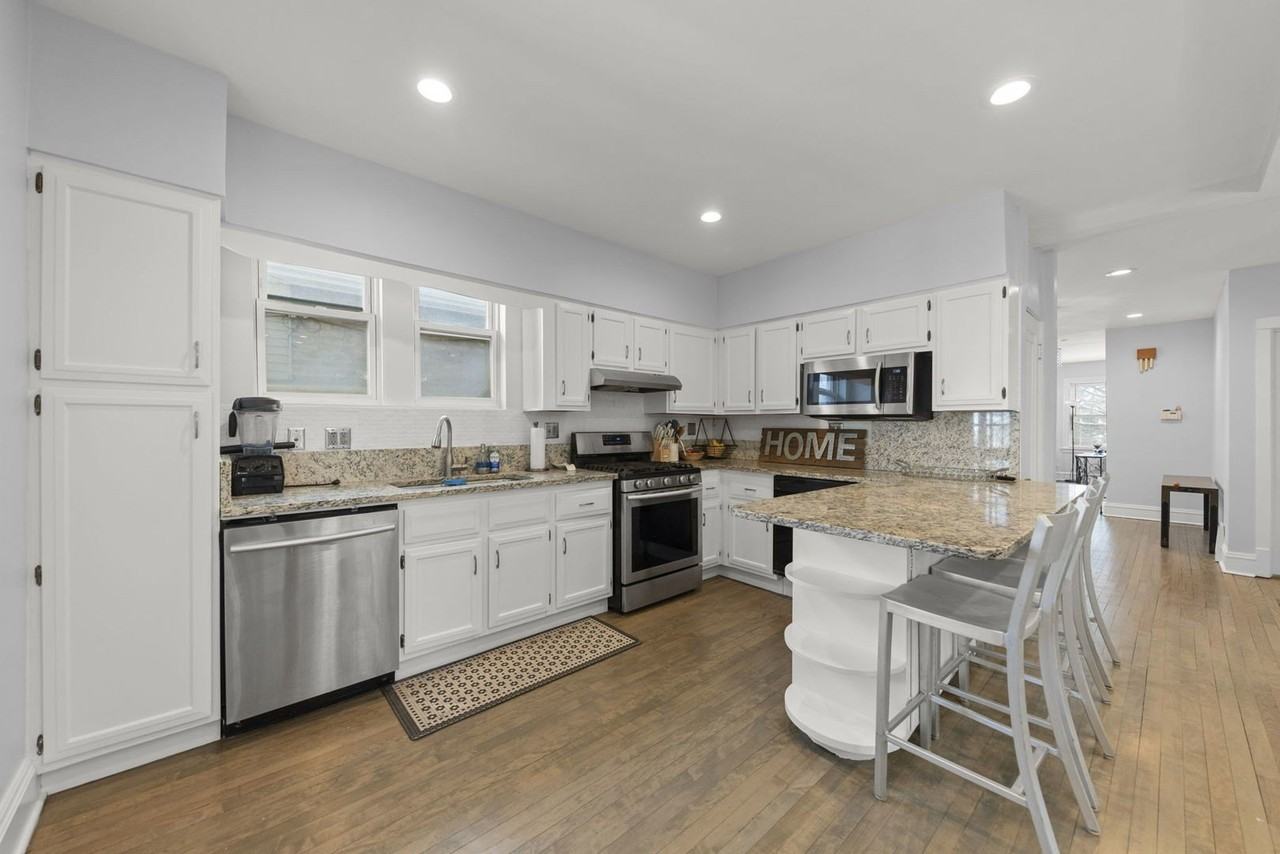 5910 W Roscoe St Unit 1 #1 - Photo 6 of 20