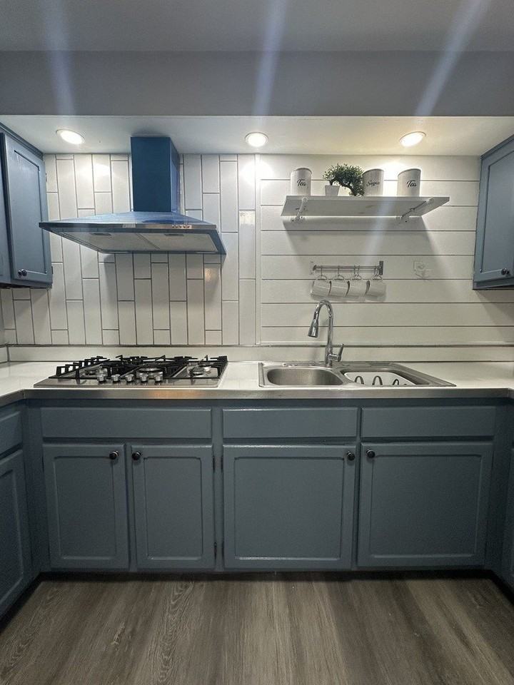 17 King Arthur Ct Apt 9 #9 - Photo 6 of 12