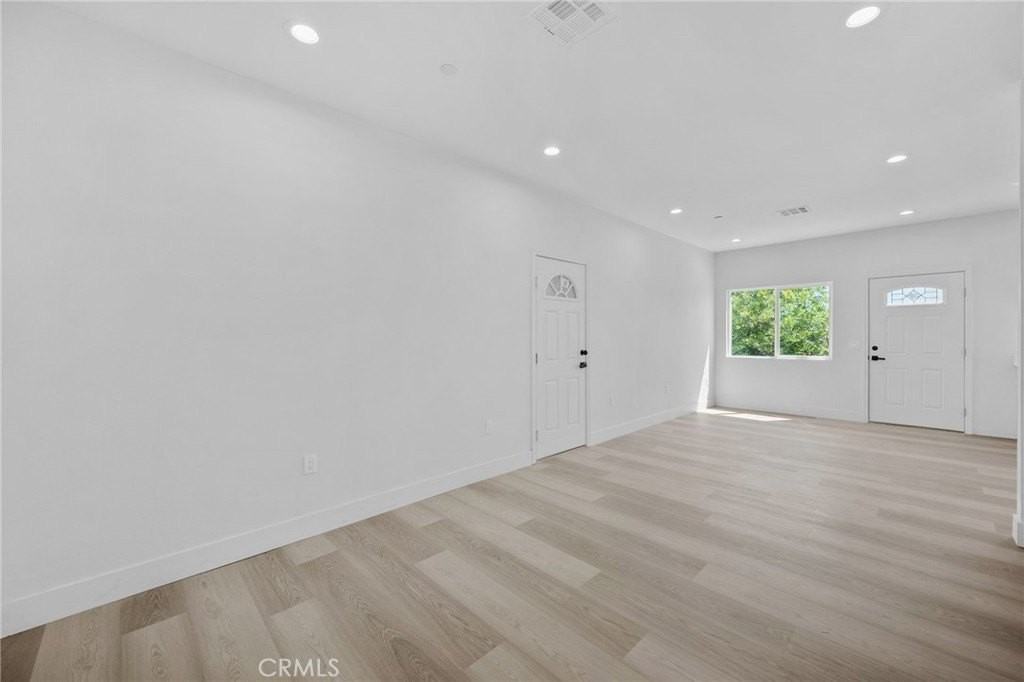 15931 Los Cedros Ave #B - Photo 3 of 9