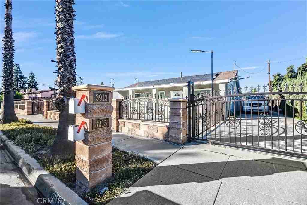 3913 Walnut St - Photo 3 of 25