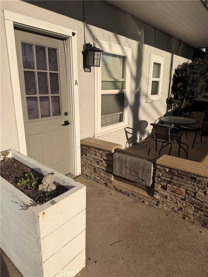 260 Aster St #A - Photo 2 of 5