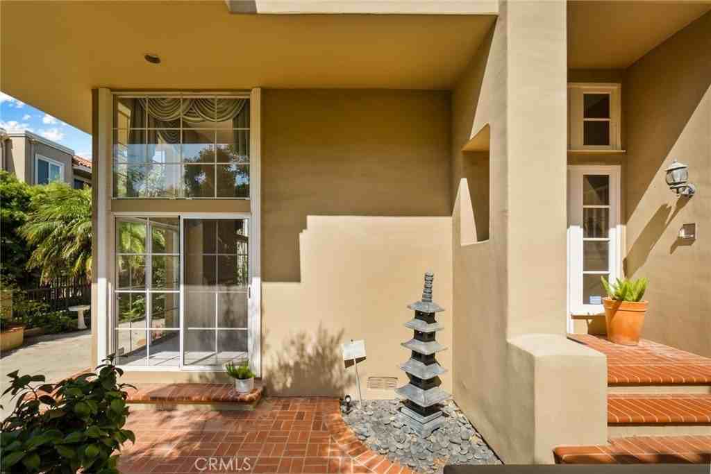 19595 Oakdale Ln - Photo 3 of 50