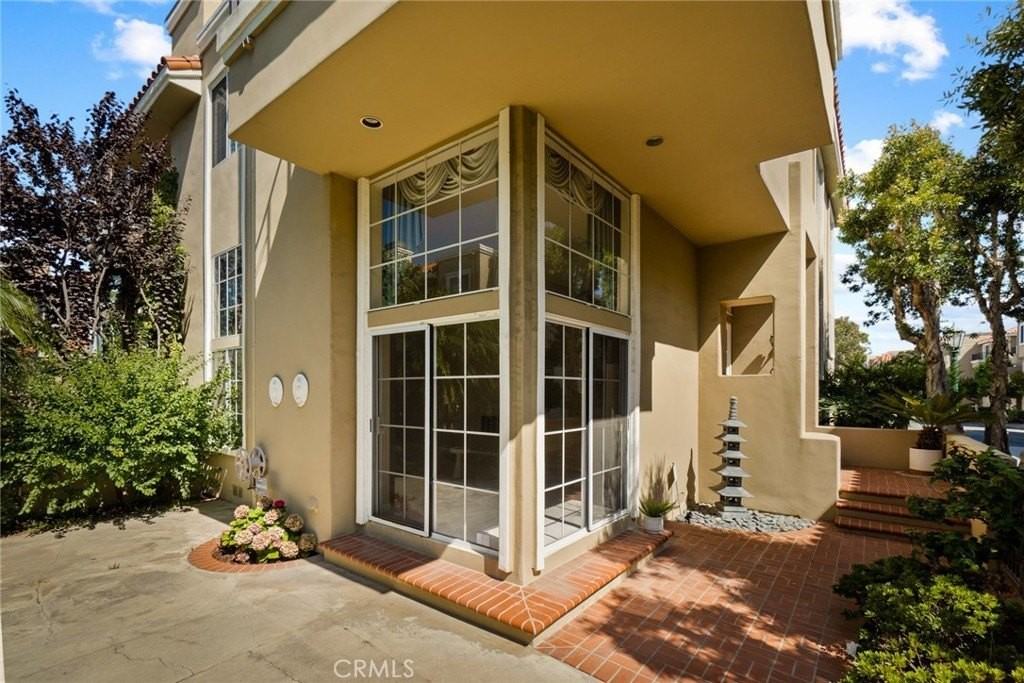 19595 Oakdale Ln - Photo 4 of 50