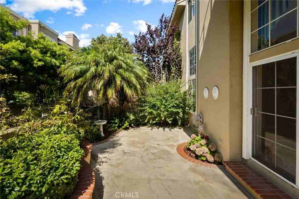 19595 Oakdale Ln - Photo 7 of 50