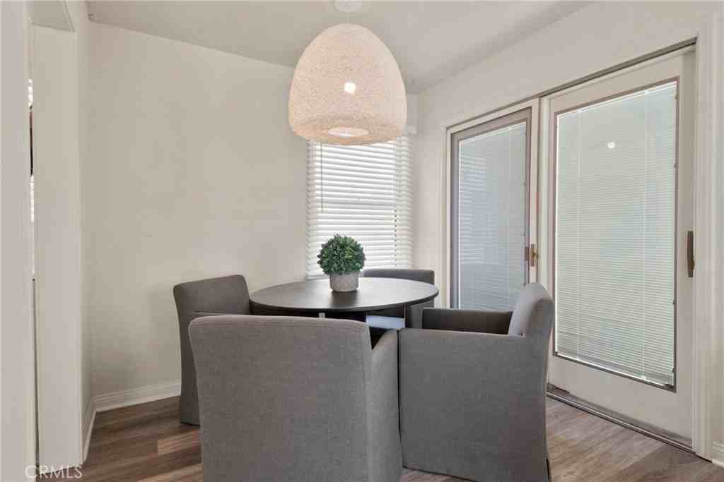 215 29th St #B - Photo 3 of 20