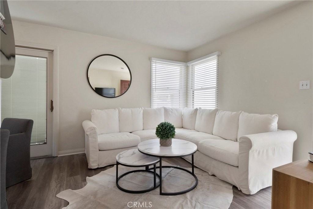 215 29th St #B - Photo 4 of 20