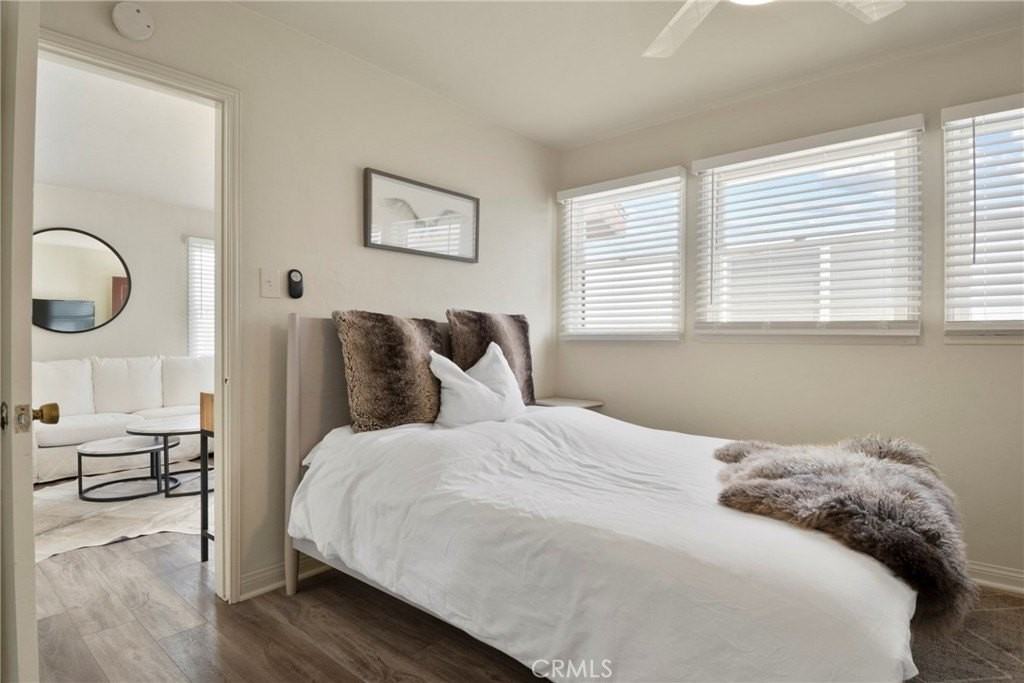 215 29th St #B - Photo 7 of 20