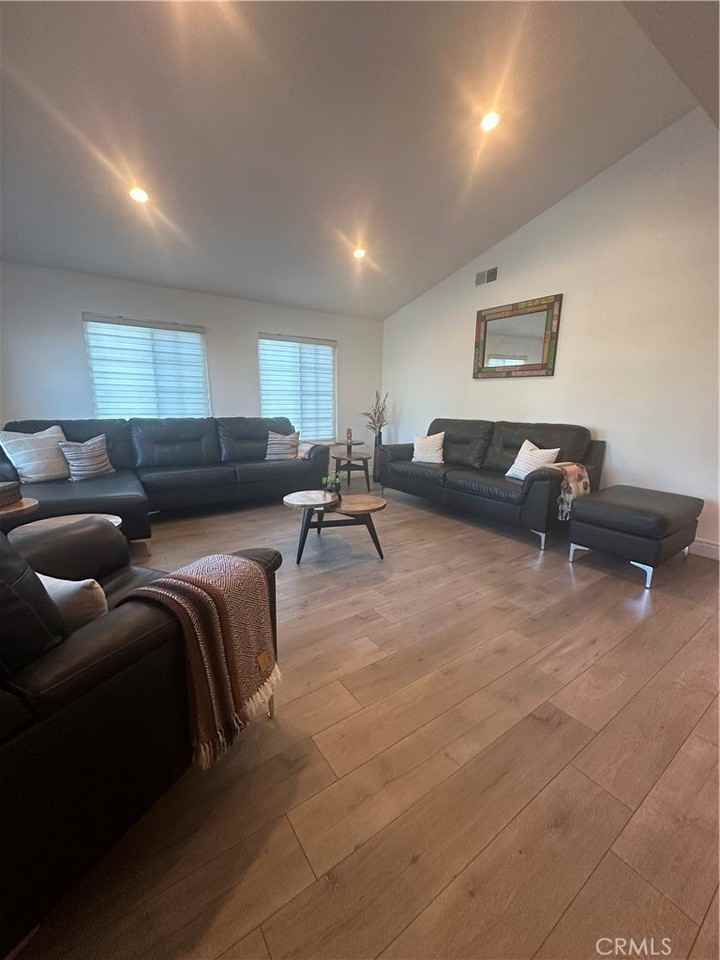 29 Woodleaf - Photo 7 of 23