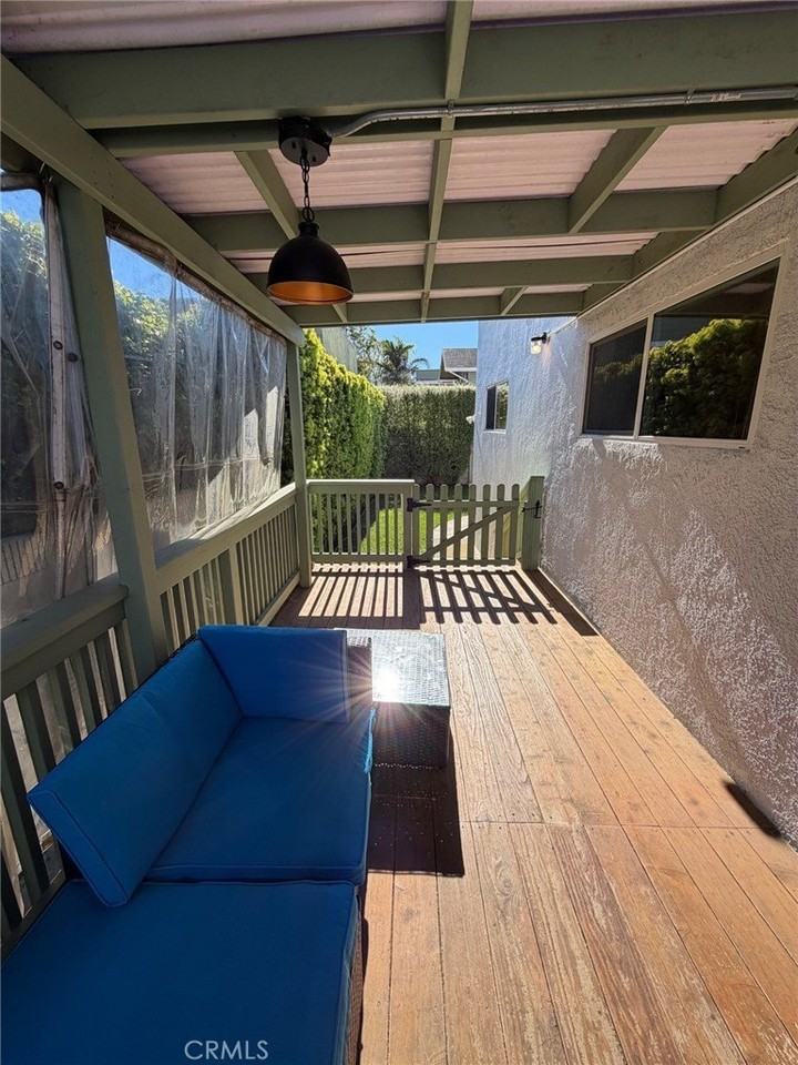 559 W 39th St - Photo 5 of 11