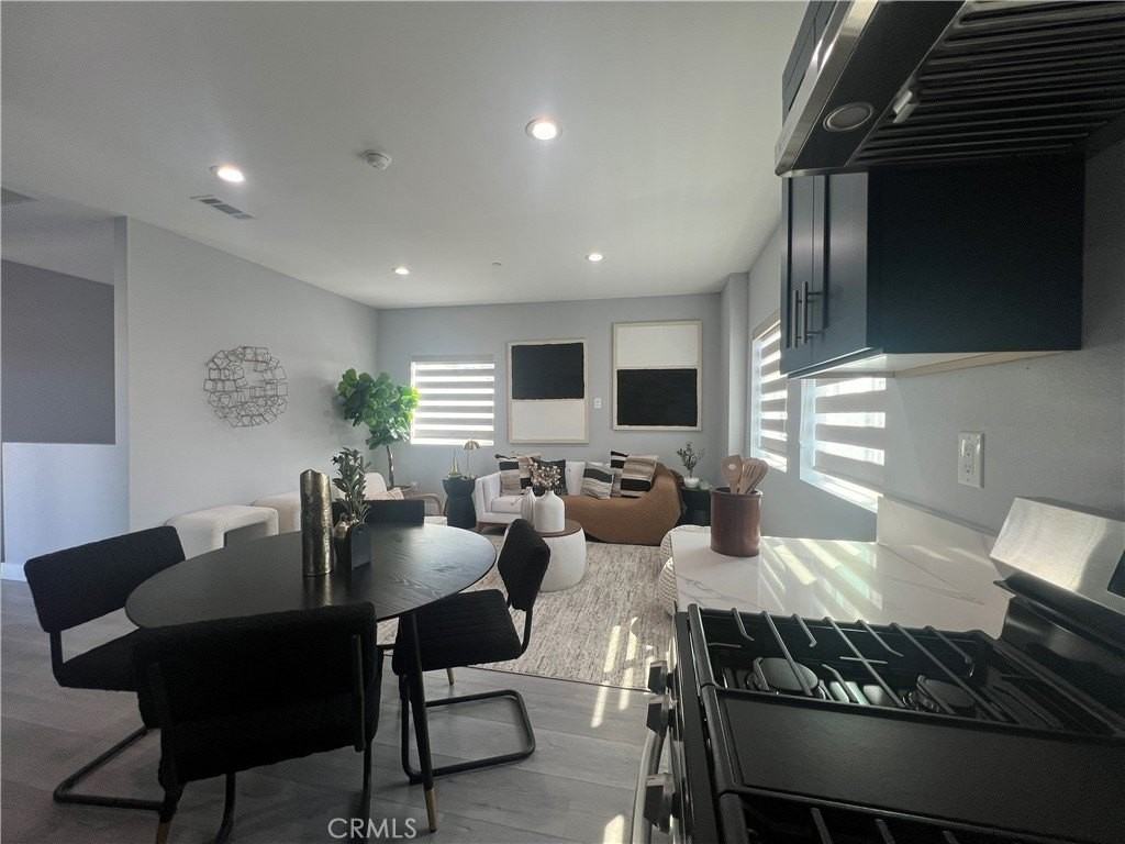 140 N Hewes St - Photo 5 of 14