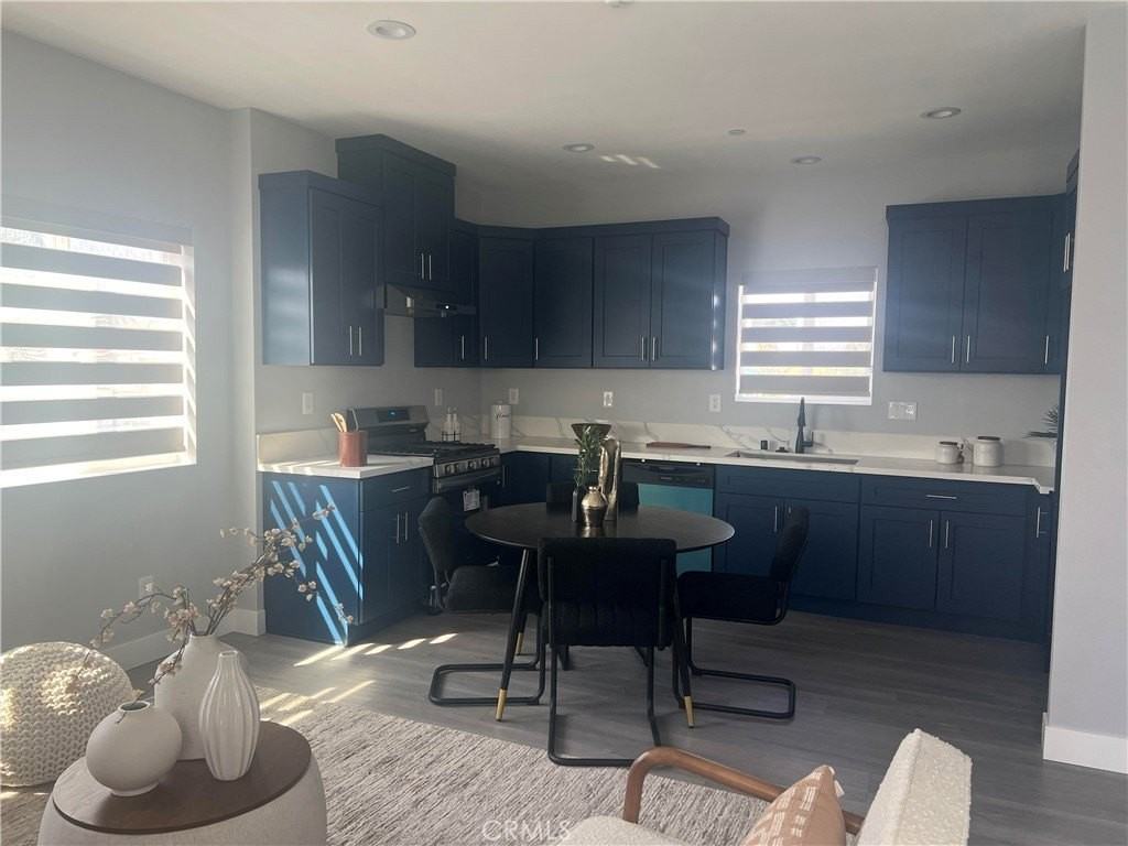 140 N Hewes St - Photo 7 of 14