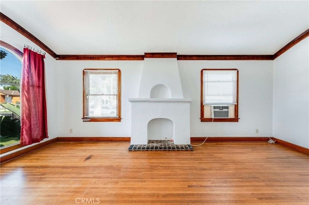 496 E 52nd St - Photo 5 of 30