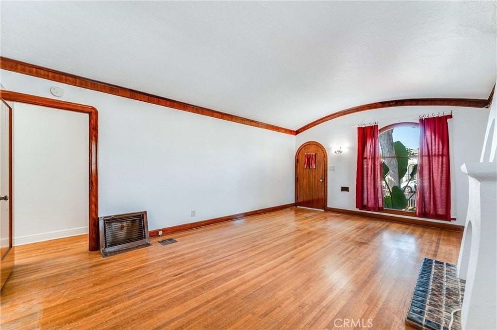 496 E 52nd St - Photo 6 of 30