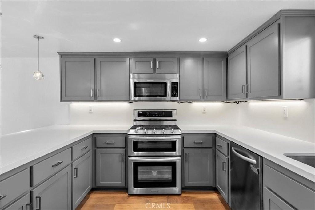 1107 Loma Dr #D - Photo 7 of 36