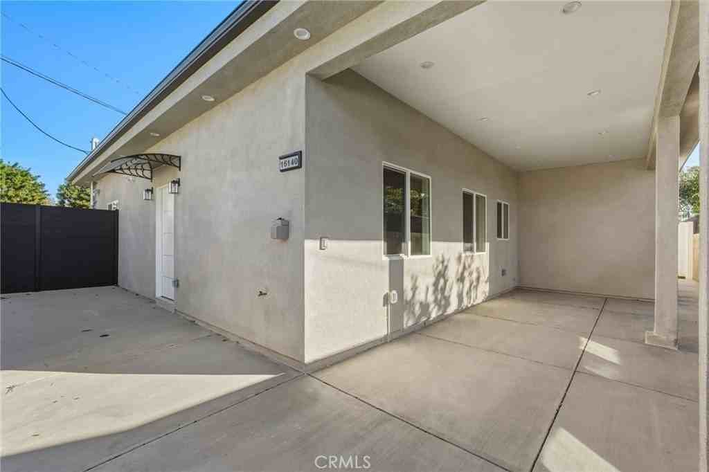 16140 Mayall St - Photo 2 of 25