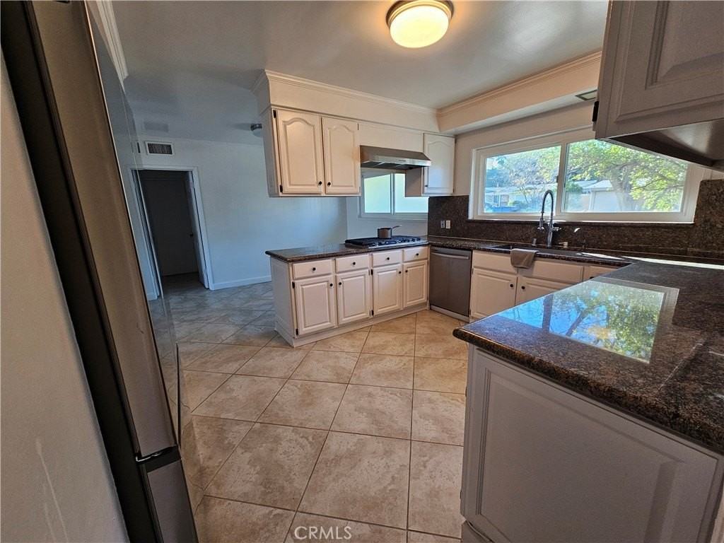 5352 Bayer Pl - Photo 5 of 14