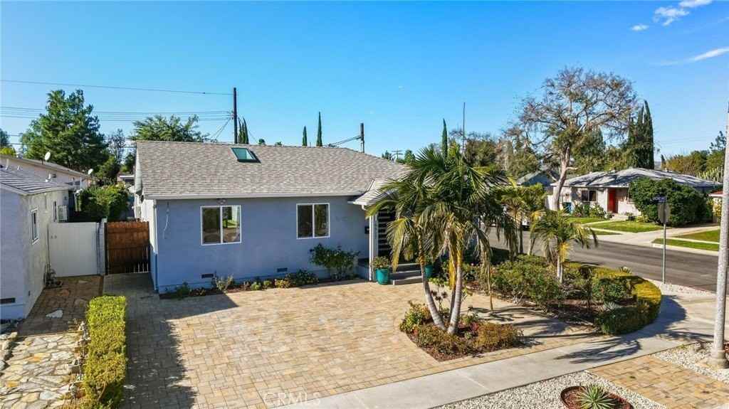 6017 Encino Ave - Photo 4 of 50