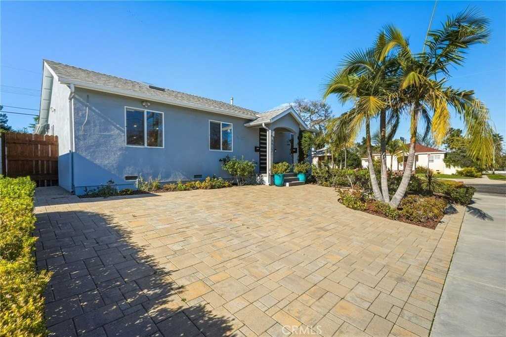 6017 Encino Ave - Photo 5 of 50