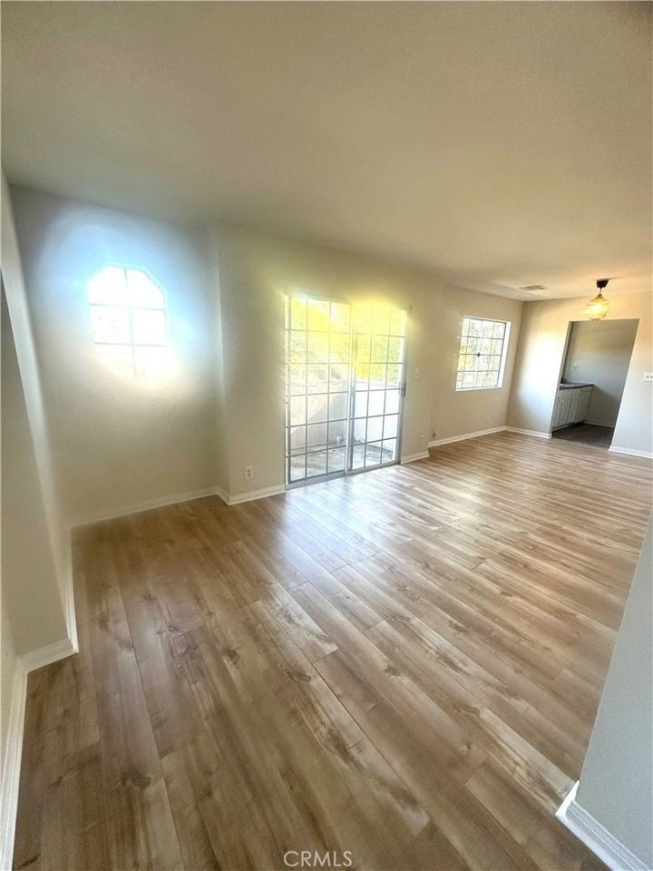 525 S Main St - Photo 5 of 16