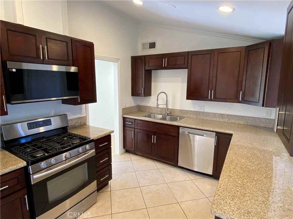 19137 Pleasantdale St - Photo 7 of 21