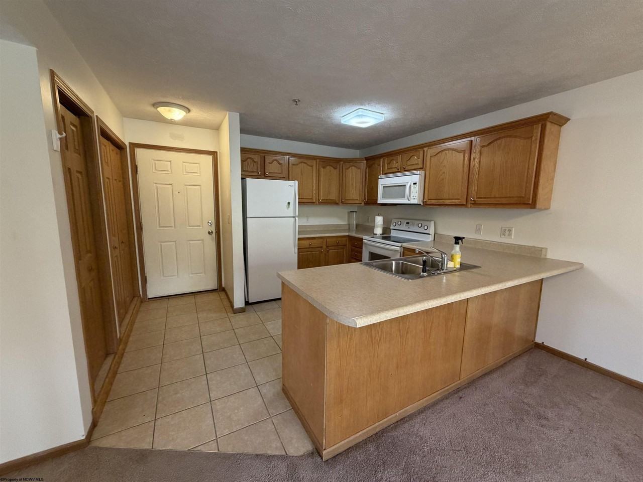 424 Creekside Dr - Photo 3 of 10