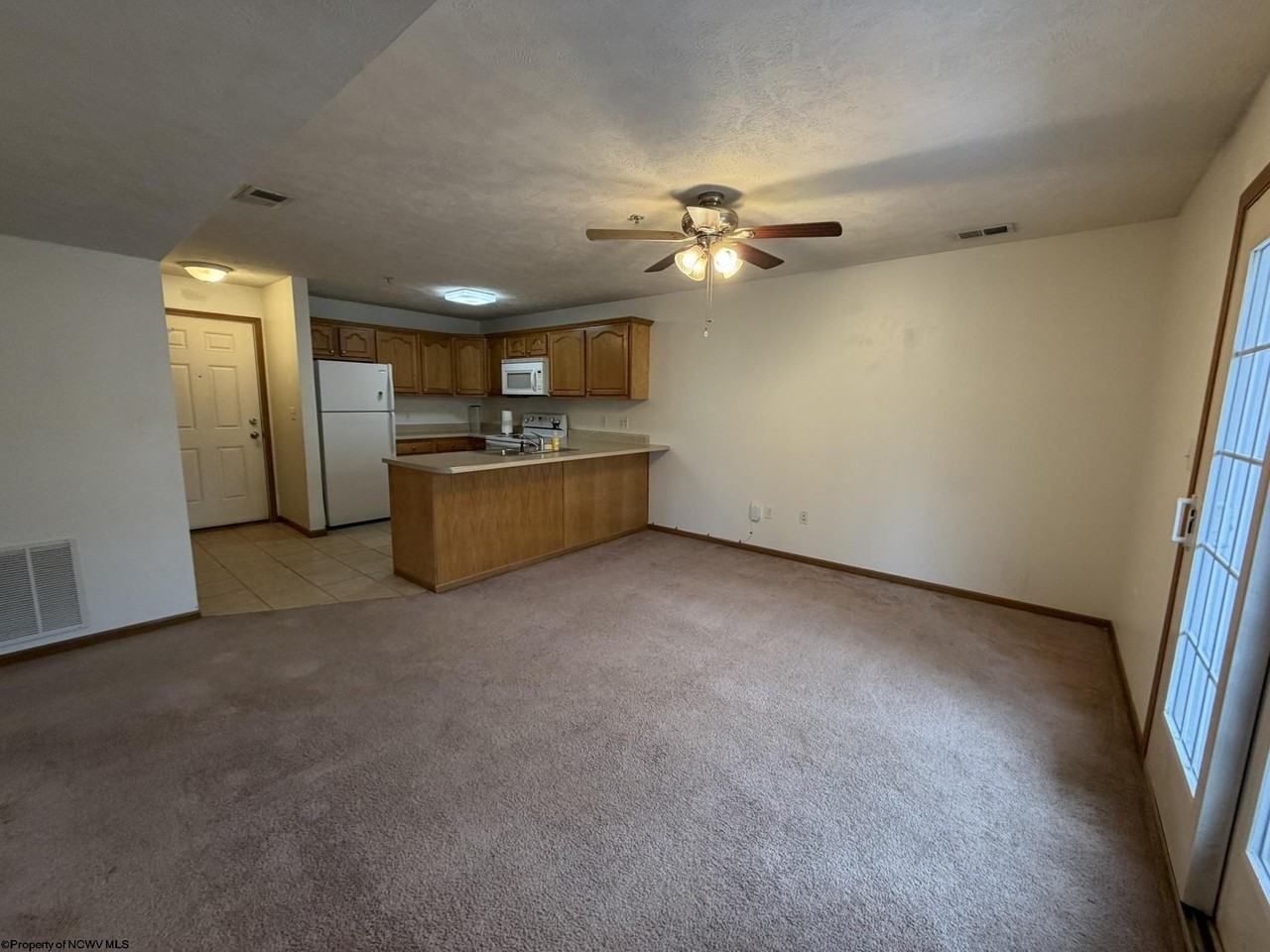 424 Creekside Dr - Photo 5 of 10