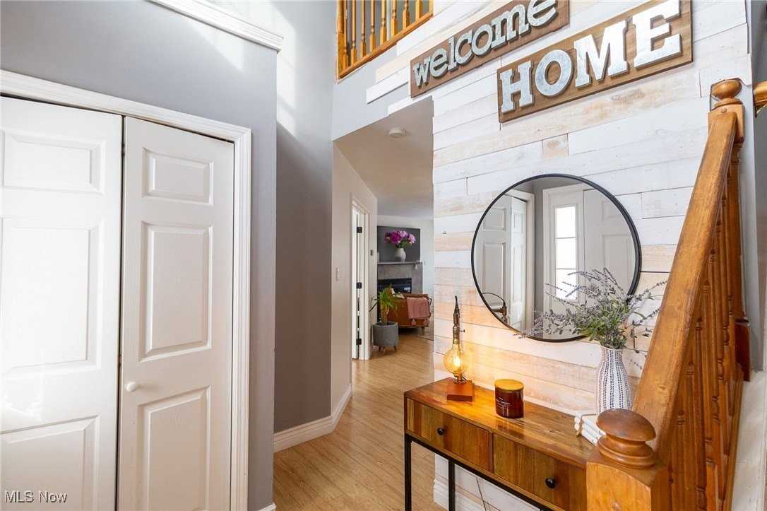 889 Holborn Rd - Photo 2 of 31