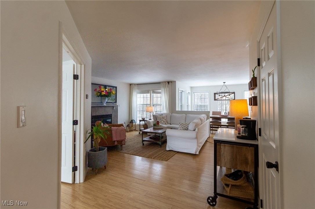 889 Holborn Rd - Photo 3 of 31