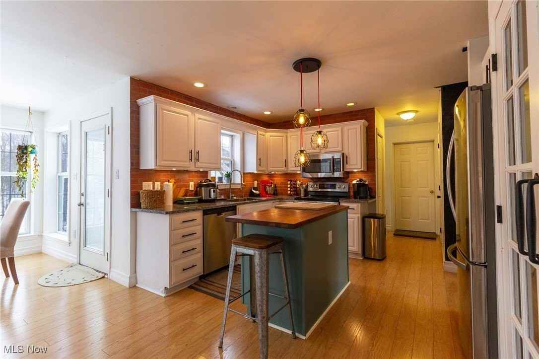 889 Holborn Rd - Photo 6 of 31