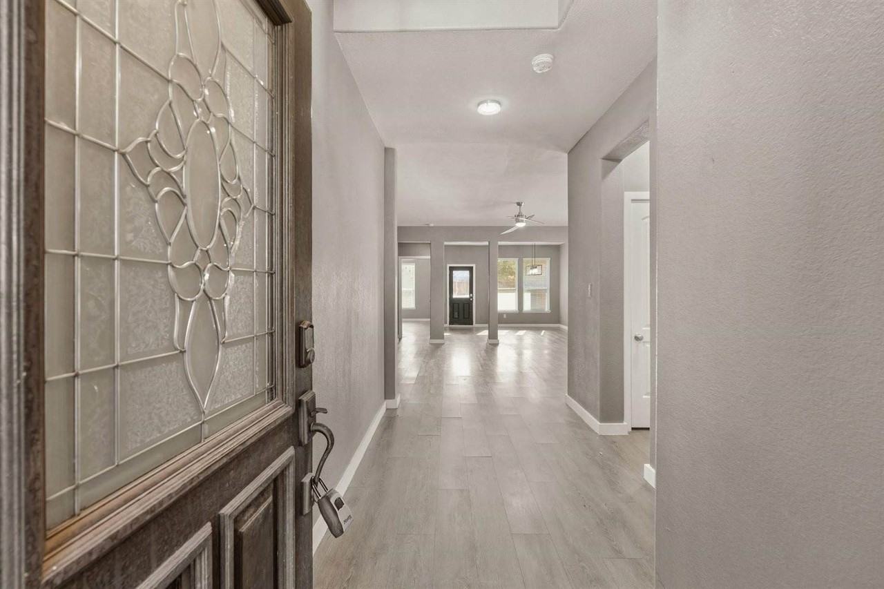 12102 Sempione Dr - Photo 4 of 30