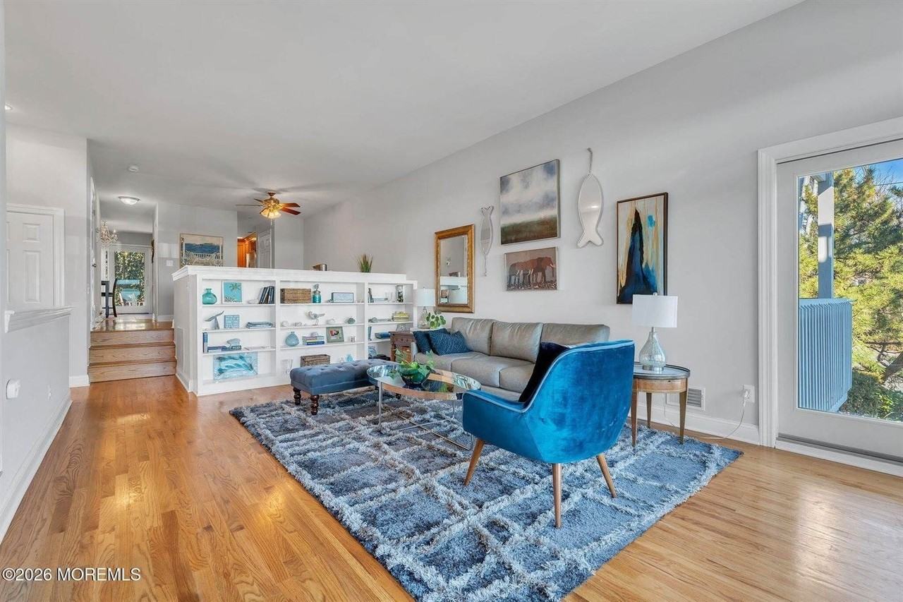 23 East Manor Sq Square - Photo 5 of 29