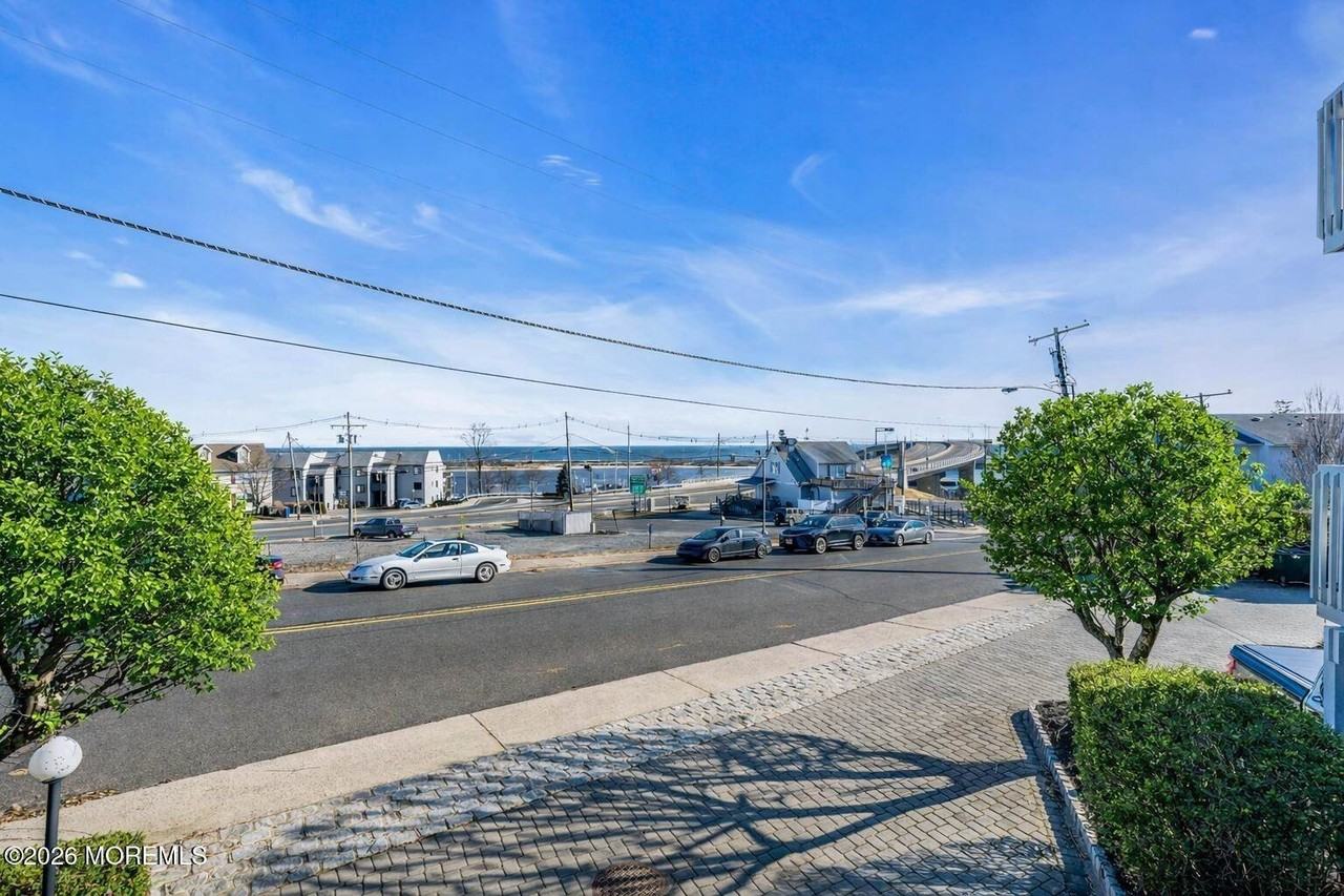 23 East Manor Sq Square - Photo 6 of 29