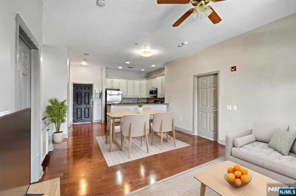 7400 River Rd - Photo 3 of 32