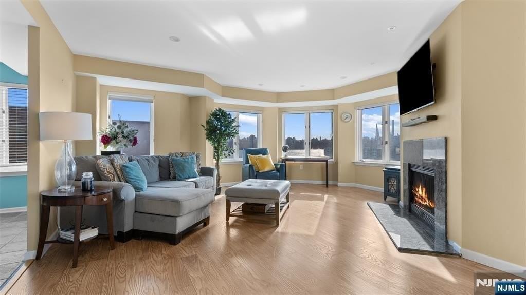 605 Thornton Ct - Photo 2 of 34