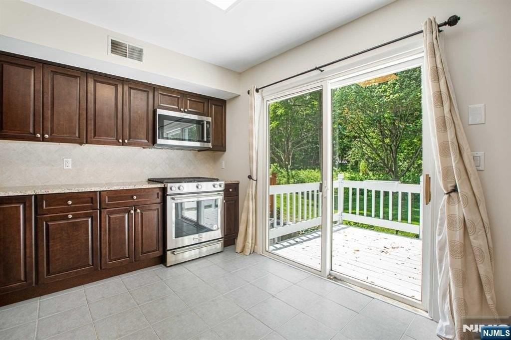 6-04 Cross Mdws - Photo 3 of 26