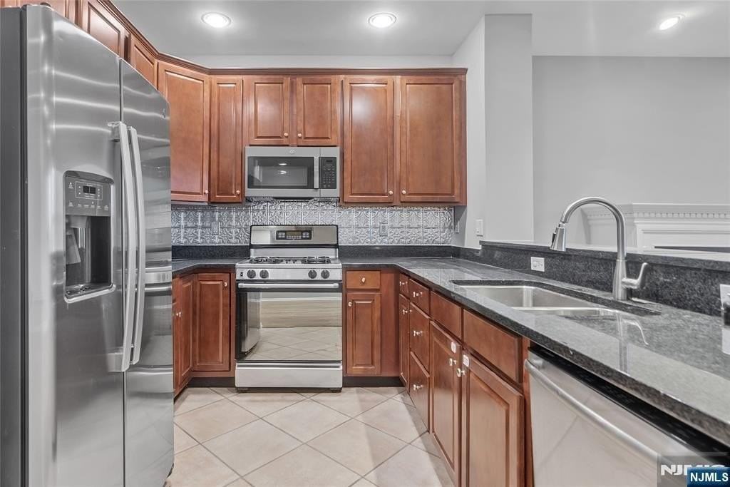 40 Lydia Dr - Photo 4 of 45