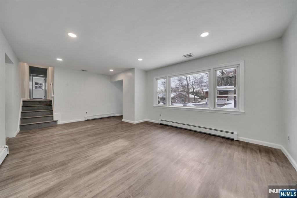 231 Hudson Ave - Photo 4 of 19