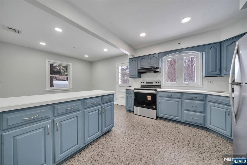 231 Hudson Ave - Photo 6 of 19