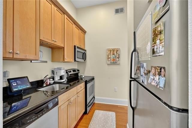 1544 Camp St #9 - Photo 5 of 12